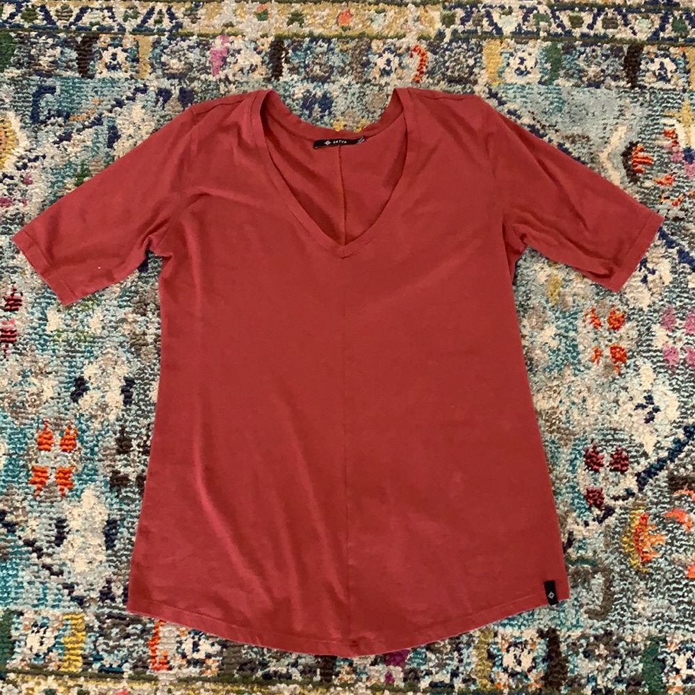 Sativa organic cotton deep v-neck top